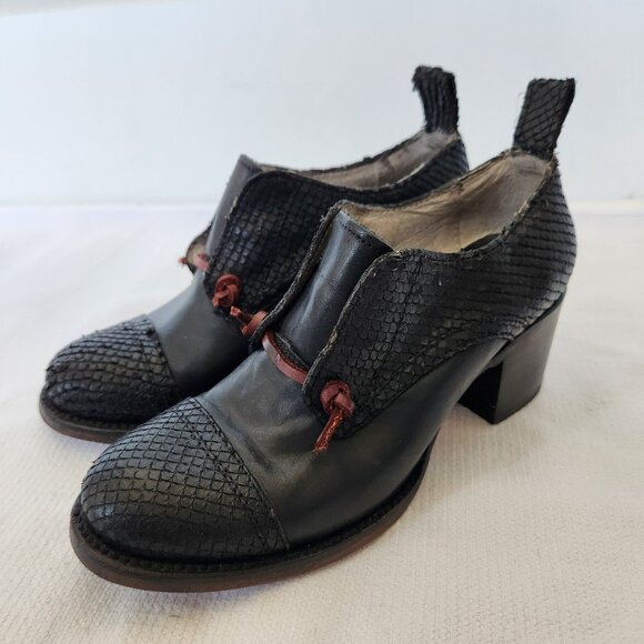 Freebird by Steven Shoes - FREEBIRD by Steven Catalina Bootie in Black Leather Size 7 Textured Slip On